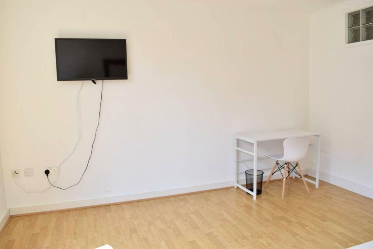 Modern 1 Bedroom Flat In Canary Wharf London Exterior photo